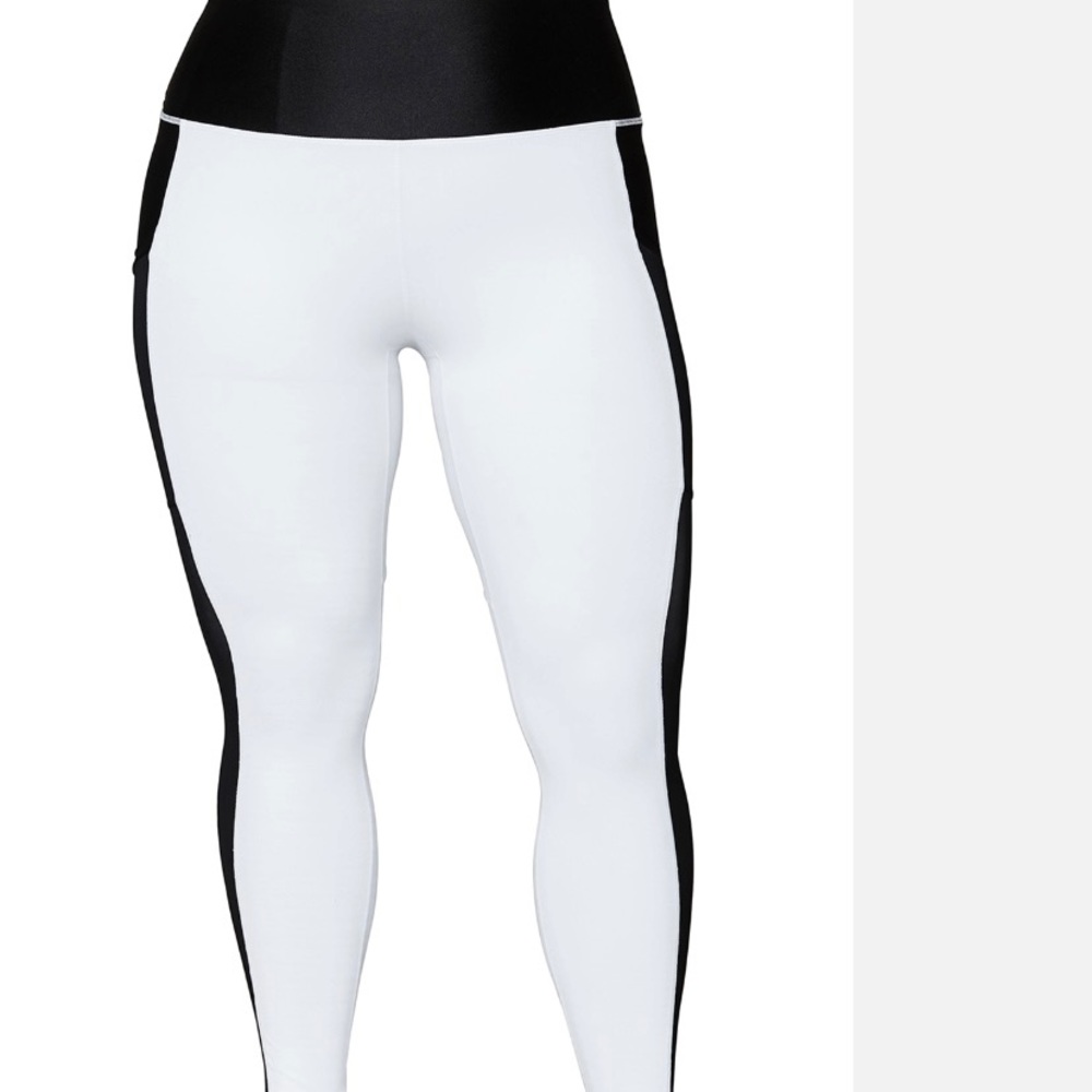 Fabletics 4x black and white leggings